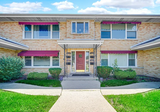 Homes for sale in Westchester, IL | 1551 Balmoral Ave #1551, Westchester, IL 60154 | MLS# 12686900