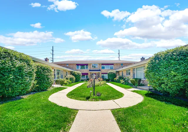 Homes for sale in Westchester, IL | 1551 Balmoral Avenue, Westchester, IL 60154 | Houzeo