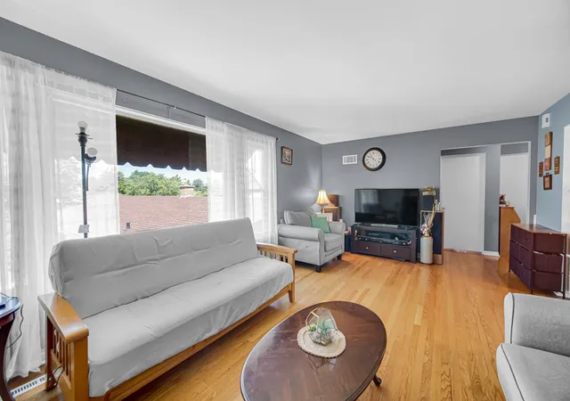 4th image of 1551 Balmoral Ave, Westchester, IL 60154