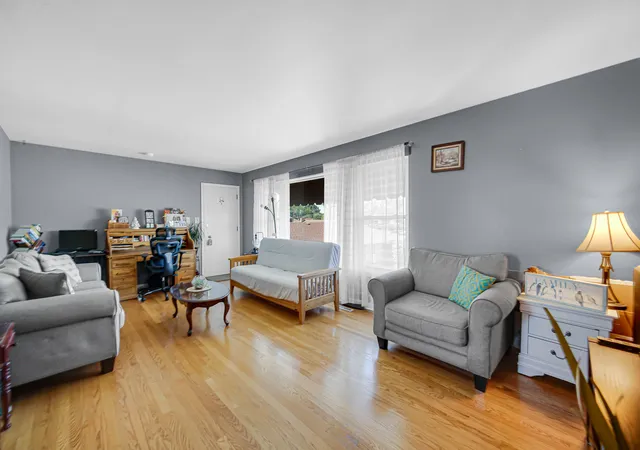 5th image of 1551 Balmoral Ave, Westchester, IL 60154