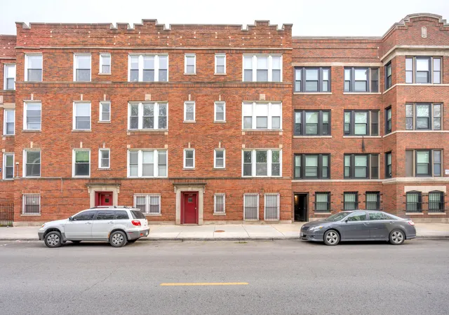 Homes for sale in Chicago, IL | 6706 S Ridgeland Ave #3C, Chicago, IL 60649 | MLS# 12686904