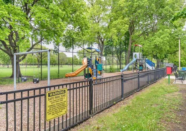 Homes for sale in Chicago, IL | 6706 S Ridgeland Ave #3C, Chicago, IL 60649 | MLS# 12686904
