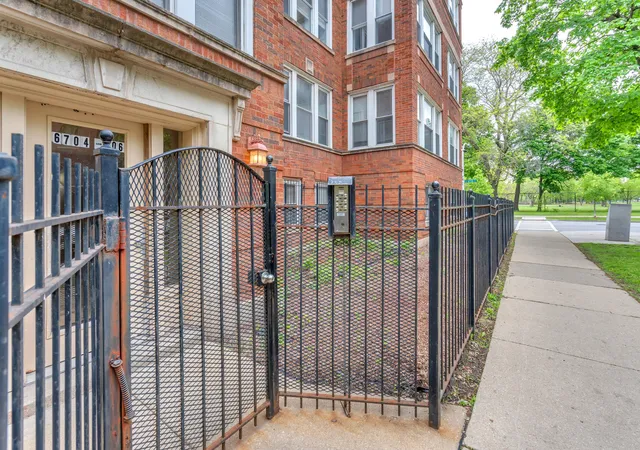Homes for sale in Chicago, IL | 6706 S Ridgeland Ave, Chicago, IL 60649