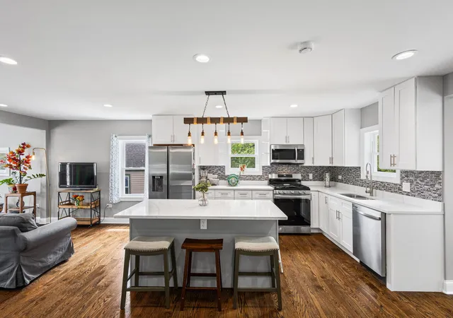 Photo 4 of Single family home for sale at 15332 Kenton Ave, Oak Forest, IL 60452 | MLS# 12686921 | Listing updated on 2026-09-24