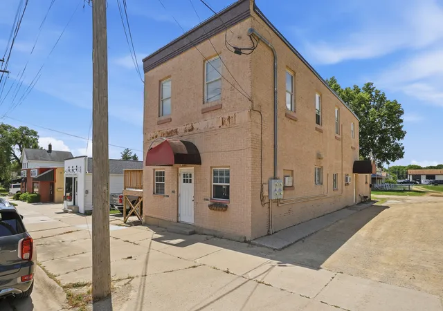 Homes for sale in Dixon, IL | 721 N Brinton Ave, Dixon, IL 61021 | MLS# 12686923