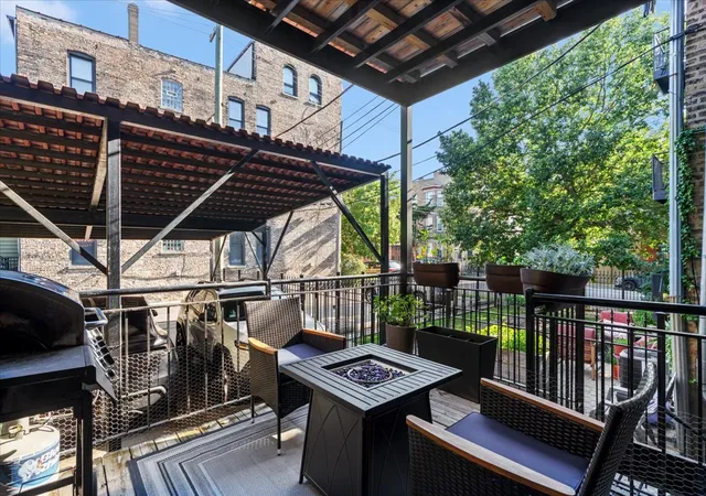 2nd image of 2455 W Walton St, Chicago, IL 60622