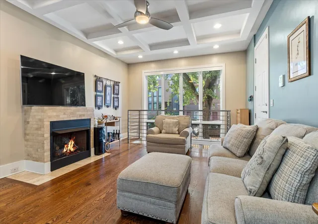 3rd image of 2455 W Walton St #1, Chicago, IL 60622 | MLS# 12686930