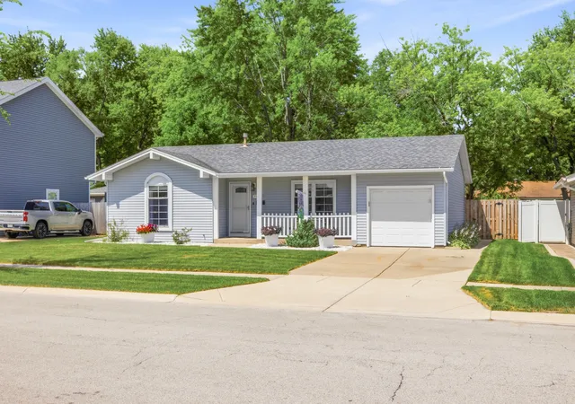 2nd image of 1110 W Glenn Trl, Elk Grove Village, IL 60007 | MLS# 12686947