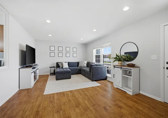 4th image of 1110 W Glenn Trl, Elk Grove Village, IL 60007 | MLS# 12686947