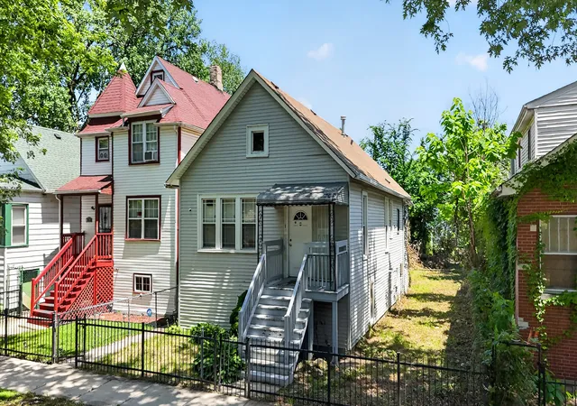 2nd image of 7931 S Muskegon Ave, Chicago, IL 60617 | MLS# 12686980
