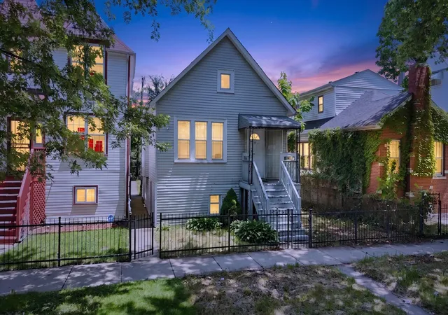 3rd image of 7931 S Muskegon Ave, Chicago, IL 60617 | MLS# 12686980
