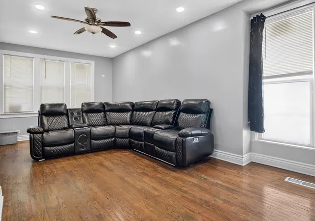 4th image of 7931 S Muskegon Ave, Chicago, IL 60617 | MLS# 12686980