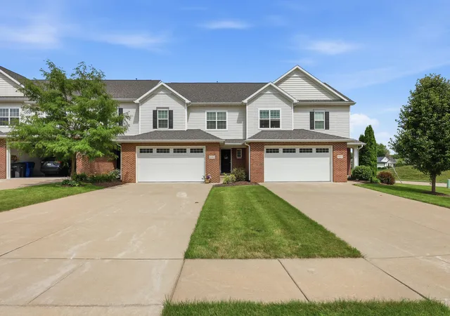 Townhouse for sale at 4465 W Slate Crk Dr, Bettendorf, IA 52722 | MLS# 12687015
