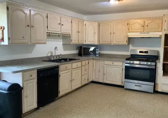 Photo 3 of Single family home for sale at 110 Zurich Rd, Joliet, IL 60436 | MLS# 12687039 | Listing updated on 2026-09-08