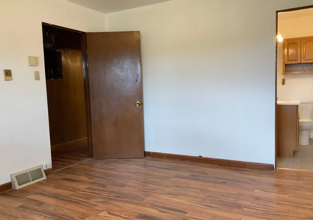 Photo 4 of Single family home for sale at 110 Zurich Rd, Joliet, IL 60436 | MLS# 12687039 | Listing updated on 2026-09-08