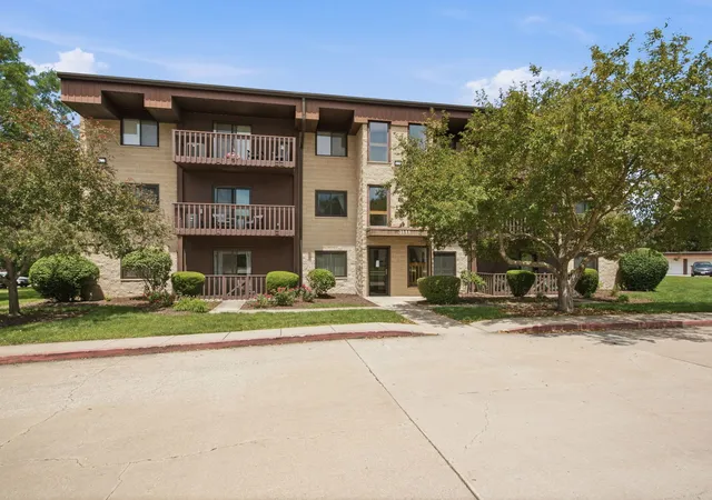 Homes for sale in Joliet, IL | 3111 Ingalls Ave #1C, Joliet, IL 60435 | MLS# 12687051