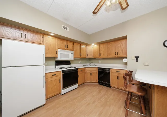 Homes for sale in Joliet, IL | 3111 Ingalls Ave #1C, Joliet, IL 60435 | MLS# 12687051