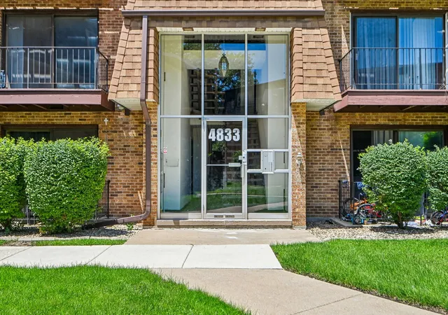Photo 2 of Condo for sale at 4833 W 109th Street #201, Oak Lawn, IL 60453 | MLS# 12687104 | Listing updated on 2026-09-23