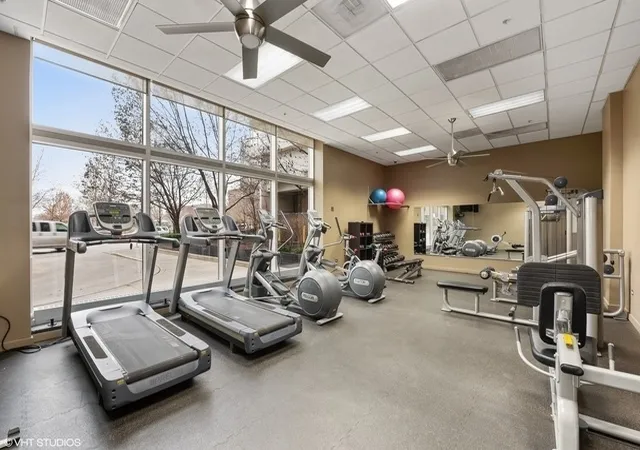 2nd image of 645 N Kingsbury St, Chicago, IL 60610