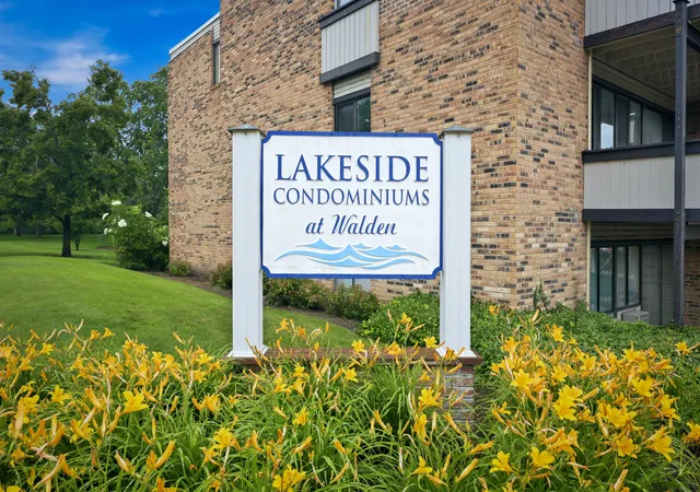 Homes for sale in Schaumburg, IL | 1806 Hemlock Pl #102, Schaumburg, IL 60173 | MLS# 12687134