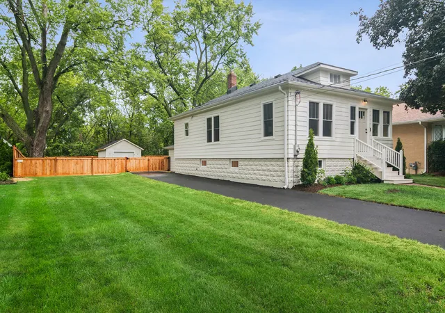 2nd image of 209 Raymond Ave, Barrington, IL 60010 | MLS# 12687136