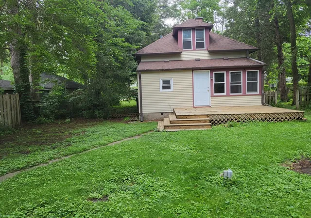 2nd image of 103 Center St, Fox River Grove, IL 60021 | MLS# 12687137