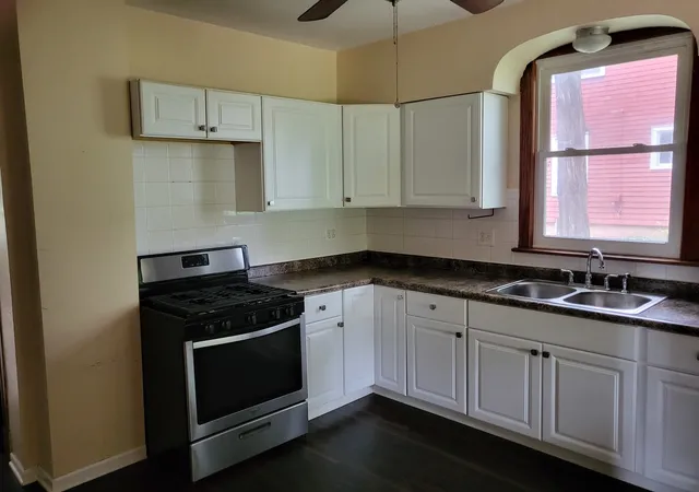 5th image of 103 Center St, Fox River Grove, IL 60021 | MLS# 12687137