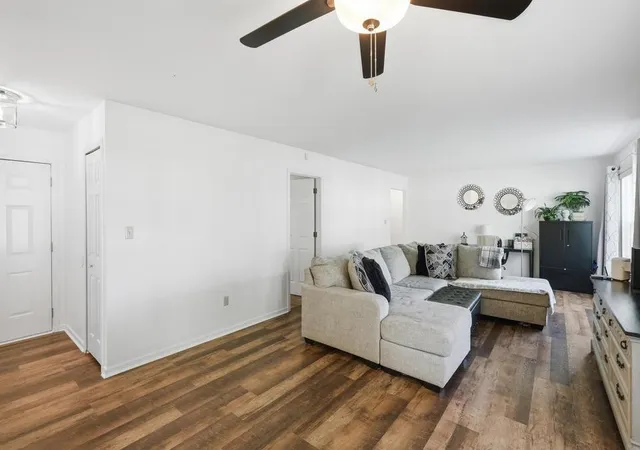4th image of 2267 Whispering Oaks Ct, Highland, IN 46322 | MLS# 12687177