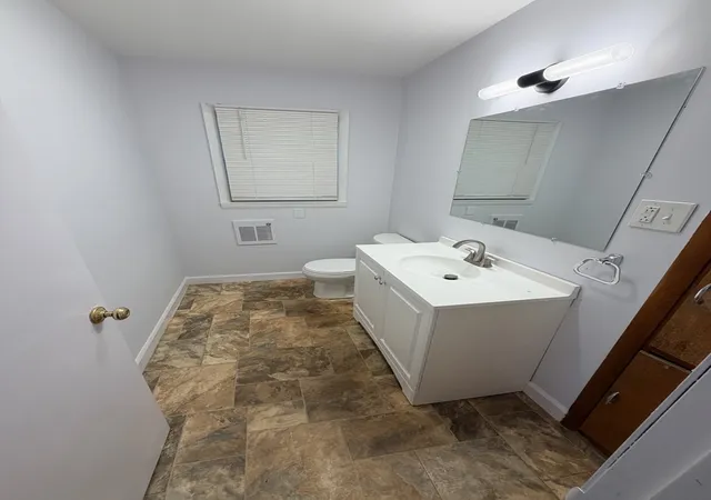 Listing Photo 2 - Condo for sale in building located at 528 King St, Belvidere, IL 61008 - Unit #