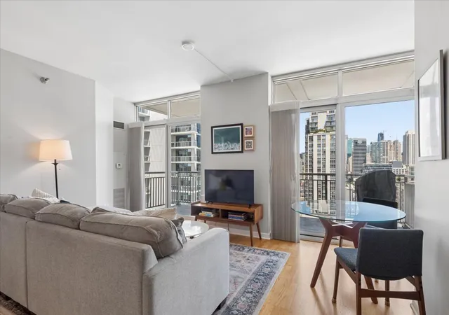 2nd image of 330 W Grand Ave, Chicago, IL 60654