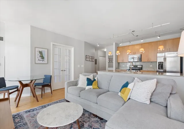 5th image of 330 W Grand Ave, Chicago, IL 60654