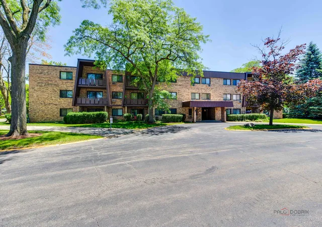 Homes for sale in Arlington Heights, IL | 2604 N Windsor Dr #204, Arlington Heights, IL 60004 | MLS# 12687233