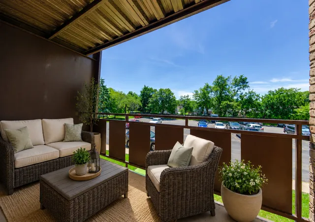 Homes for sale in Arlington Heights, IL | 2604 N Windsor Drive, Arlington Heights, IL 60004 | Houzeo