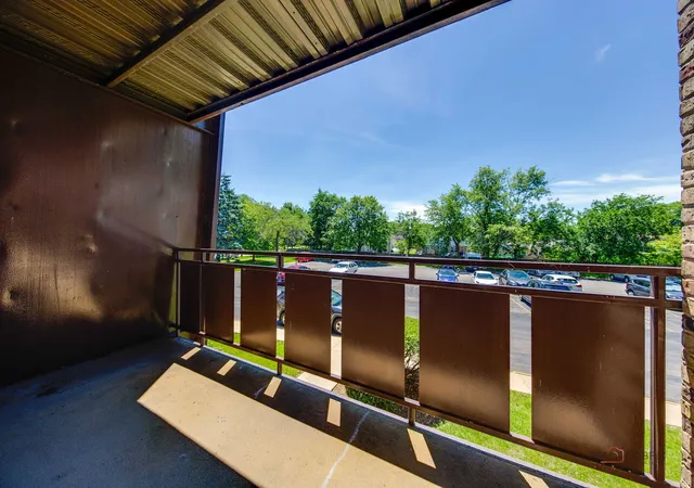 Homes for sale in Arlington Heights, IL | 2604 N Windsor Dr #204, Arlington Heights, IL 60004 | MLS# 12687233