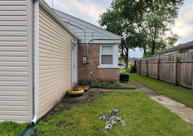 27th image of 12529 S Loomis St, Calumet Park, IL 60827 | MLS# 12687235