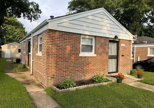 3rd image of 12529 S Loomis St, Calumet Park, IL 60827 | MLS# 12687235