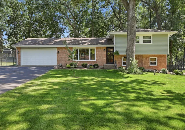 Homes for sale in Byron, IL | 8755 N Glacier Dr, Byron, IL 61010 | MLS# 12687252