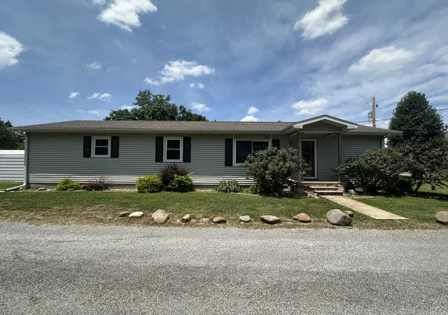 2nd image of 401 W Perrine St, Johnston City, IL 62951 | MLS# 12687259