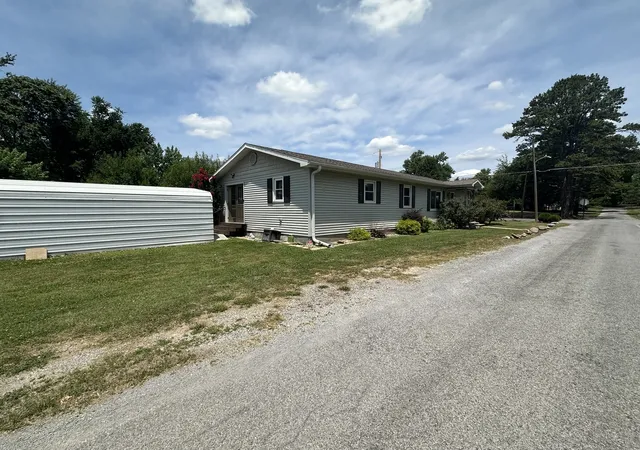 3rd image of 401 W Perrine St, Johnston City, IL 62951 | MLS# 12687259