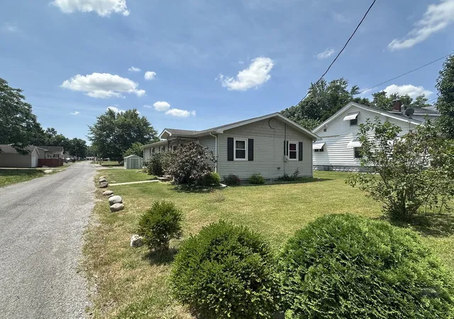 4th image of 401 W Perrine St, Johnston City, IL 62951 | MLS# 12687259