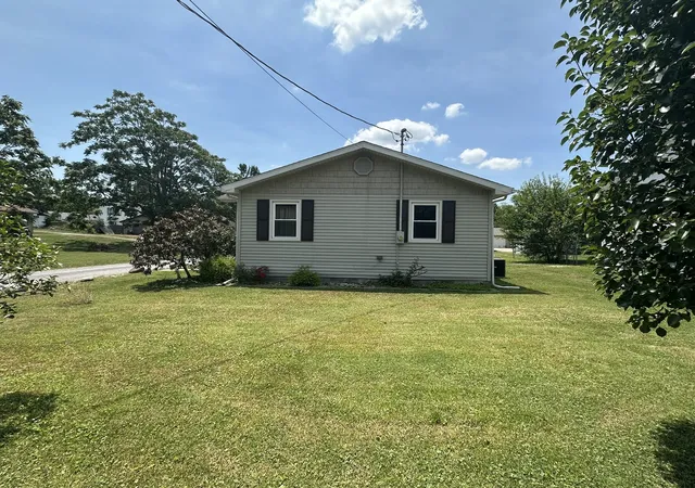 5th image of 401 W Perrine St, Johnston City, IL 62951 | MLS# 12687259