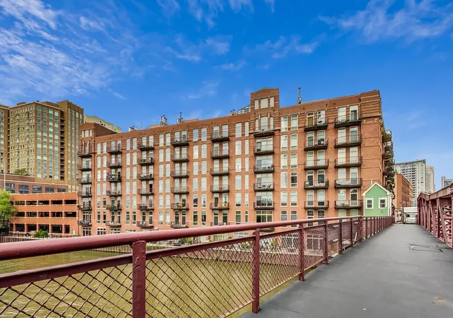 2nd image of 550 N Kingsbury St #423, Chicago, IL 60654 | MLS# 12687260