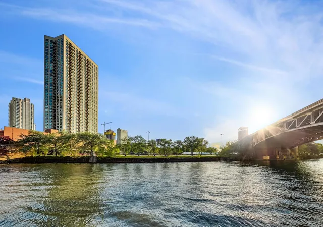 2nd image of 550 N Kingsbury St, Chicago, IL 60654
