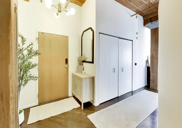 3rd image of 550 N Kingsbury St, Chicago, IL 60654