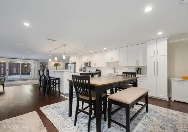 3rd image of 1330 N Lasalle St, Chicago, IL 60610