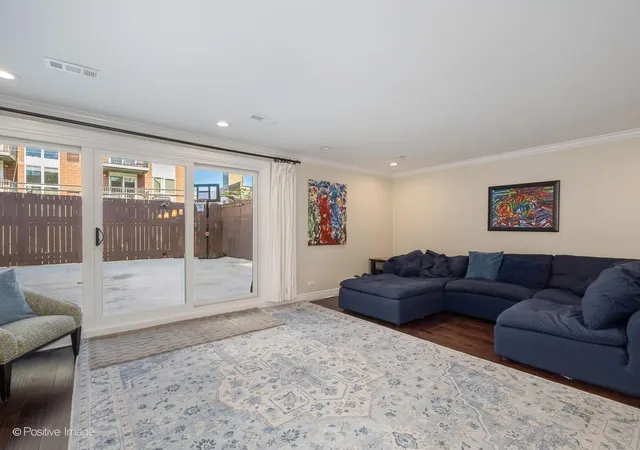 4th image of 1330 N Lasalle St, Chicago, IL 60610