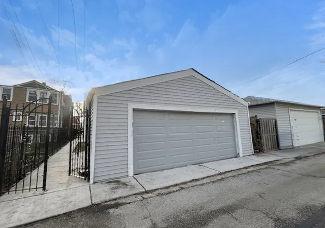 Homes for sale in Chicago, IL | 913 N Kedvale Ave, Chicago, IL 60651 | MLS# 12687315