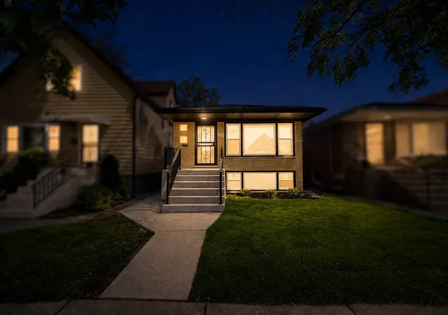 3rd image of 1234 W 97Th Pl, Chicago, IL 60643 | MLS# 12687322