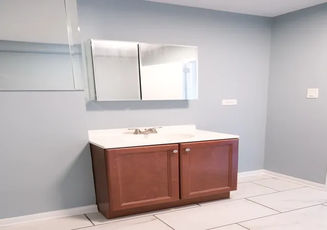 2nd image of 4880 N Marine Dr, Chicago, IL 60640