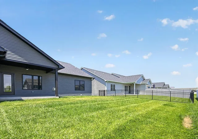 4th image of 1704 Blenheim Dr, Springfield, IL 62711 | MLS# 12687382